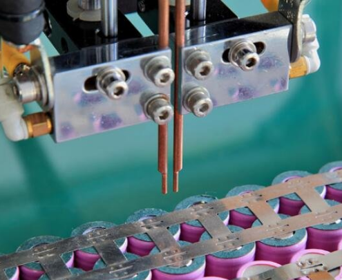 出現(xiàn)電池點焊機焊接不牢？從電池點焊機品牌抓起